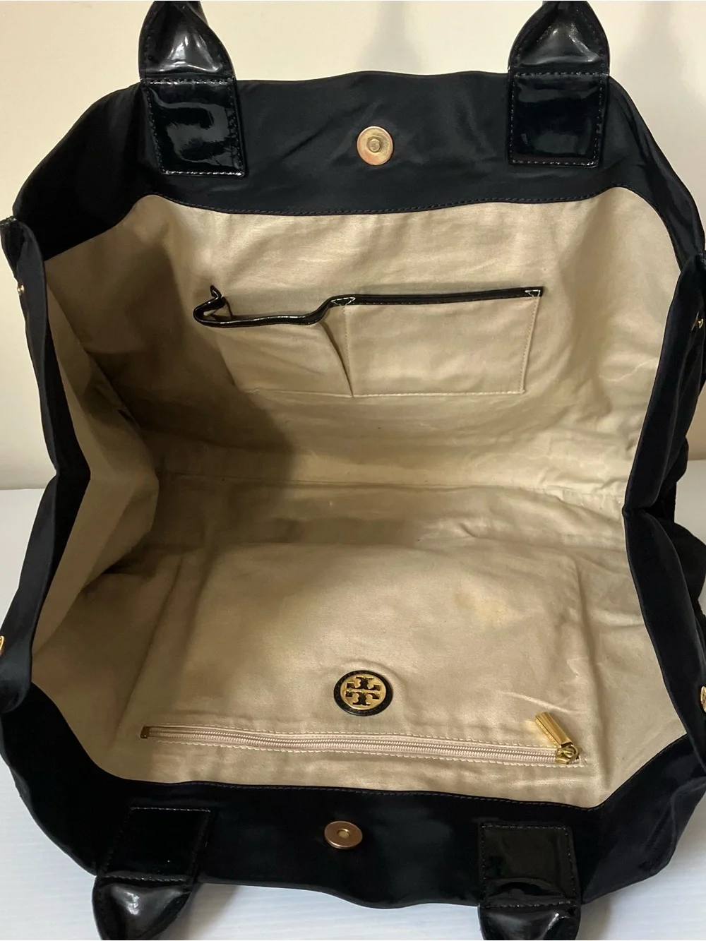 Tory Burch Ella Oversized Nylon Tote Black Patent Logo Large Shoulder Bag - Picture 5 of 6